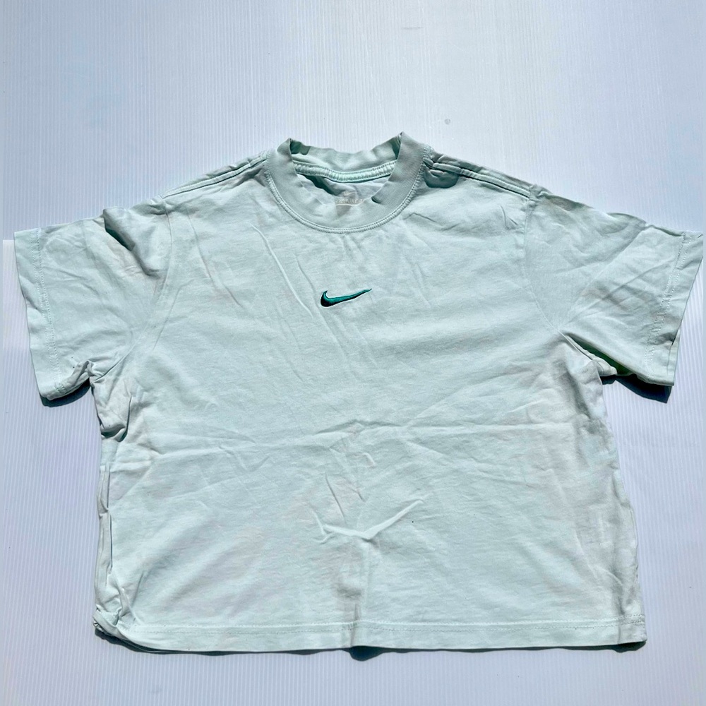 Nike girls cropped light green tee with darker green swoosh🌿